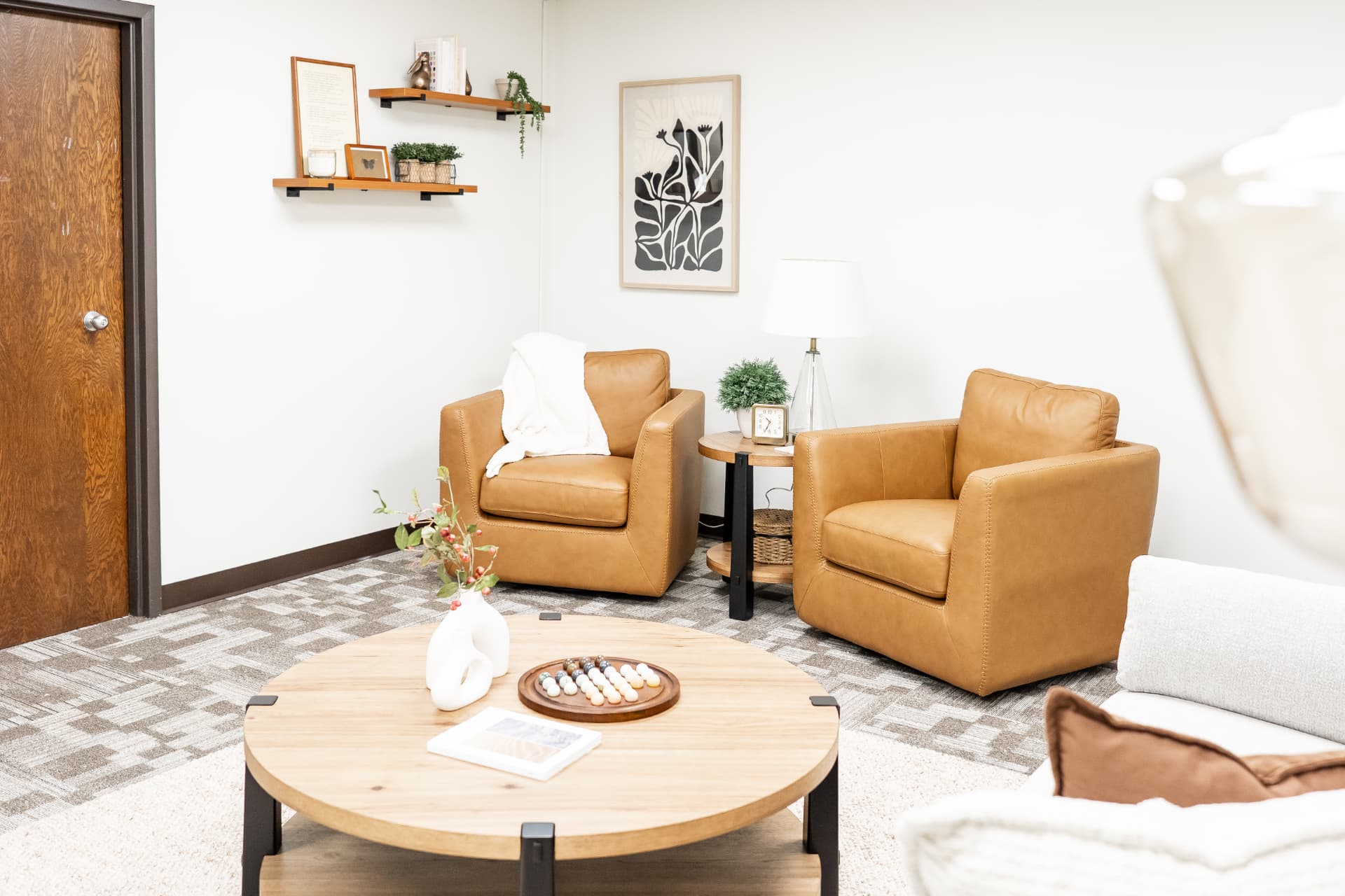 The bright and welcoming seating area at Missal Wellness.